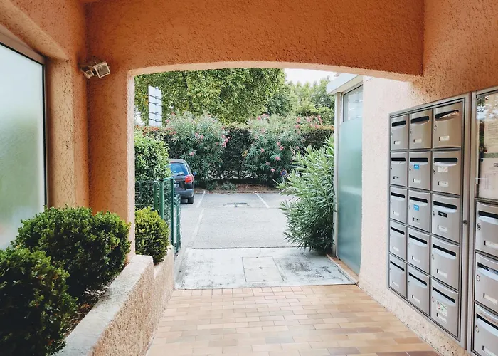Agreable Proche Plages Et Commerces Apartment